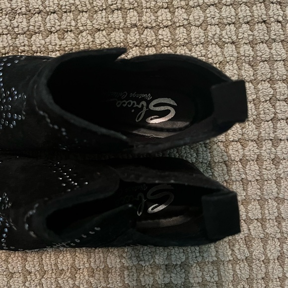 🖤 Sibicca Black Suede Boot w Silver Stud Details 🖤 - Picture 9 of 11